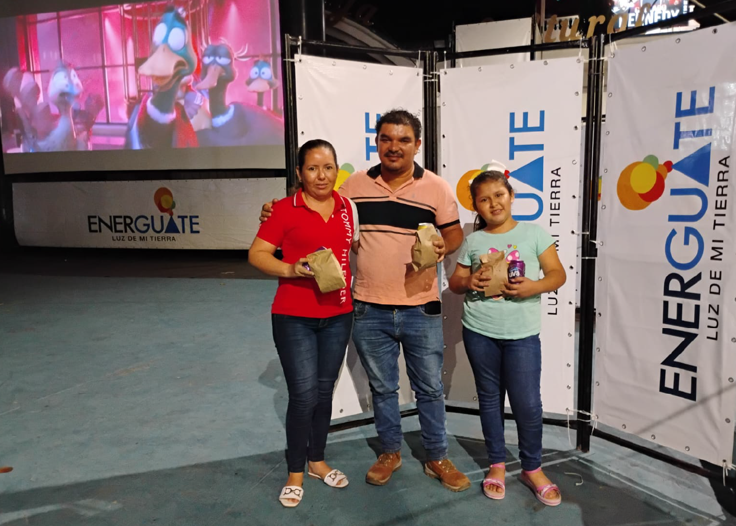 Conectando comunidades con nuestro CineMóvil