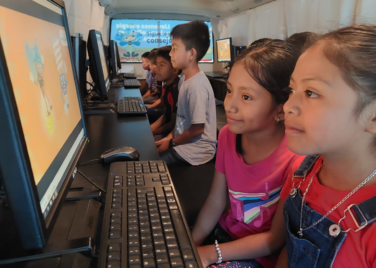 Transformamos vidas con tecnología y educación